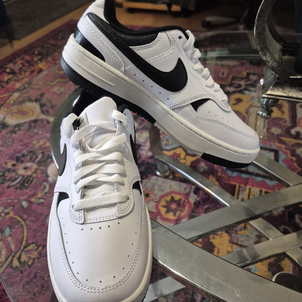Nike Gamma Force White and Black Low-Top Trainers